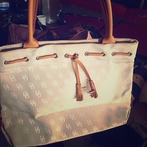 Dooney and Bourke purse excellent condition